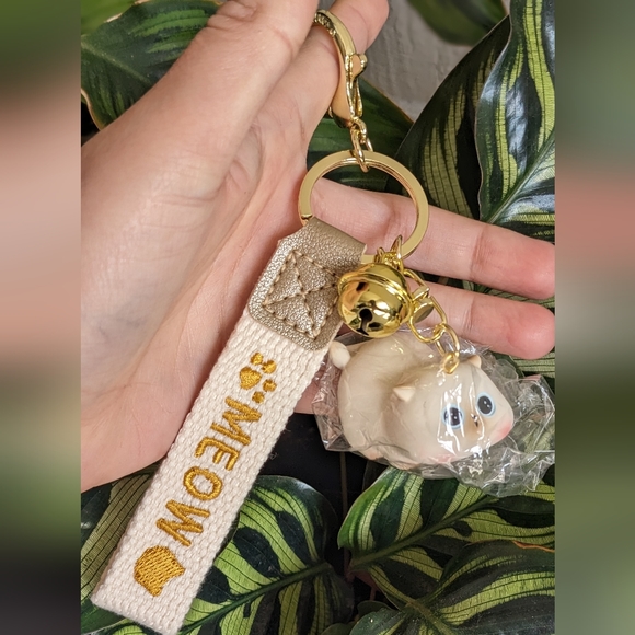 🎁 2/$20 🎁  keychain Cat scared super cute kitten kawaii kitty with bell MEOW - Picture 7 of 8